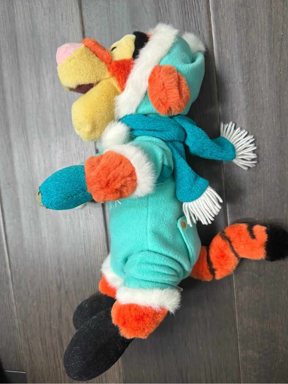 2000s Disney World exclusive Tigger winter holiday plush stuffy